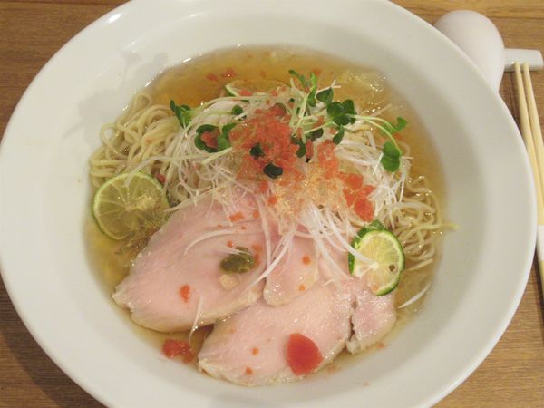 「【季節限定】冷やしらーめん（800円）」@清湯豚骨白醤油拉麺 LABO麺の写真