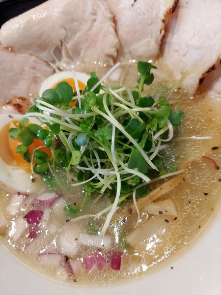 「塩白湯らぁめん・チャーシュー大盛り」@鶏白湯専門 ラーメンそらの写真