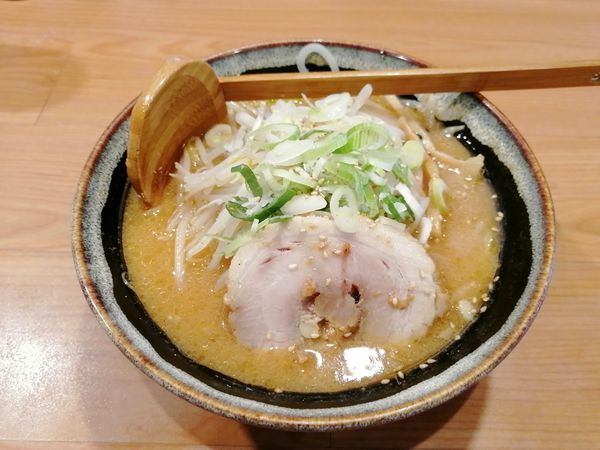 「北海道味噌ラーメン 炙りチャーシュー一枚トッピング950円」@麺屋 一樹の写真