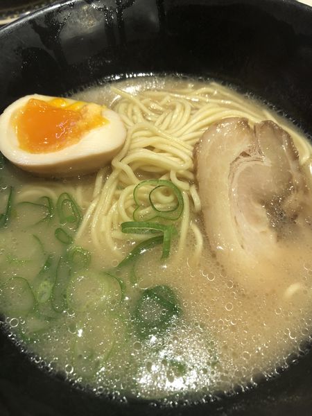 「博多とんこつらーめん」@はま寿司 ポンテポルタ千住店の写真