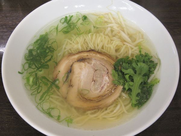 「塩ラーメン（680円）＋半チャーハン（340円）」@真竜ラーメンの写真