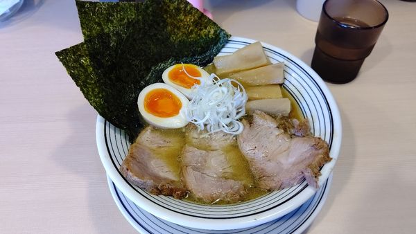 「超煮干しらぁめん 全部のせ 1220円」@煮干しらぁめん 猫トラ亭の写真