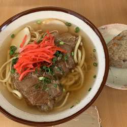 沖縄そば600+ジューシー100=700円