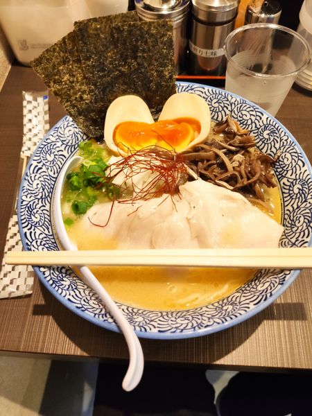 「特製濃厚鶏白湯そば」@麺屋 真白の写真