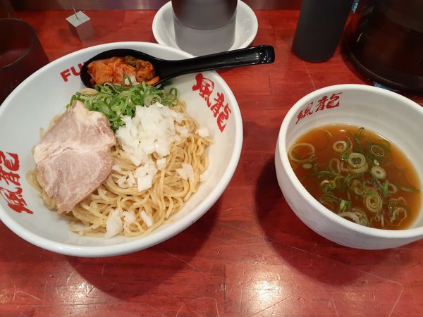 「涼麺、替玉２玉」@とんこつラーメン 博多風龍 渋谷店の写真