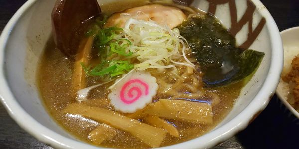 「中華そば醤油(魚風味）全粒粉平面」@中華そば 花菱の写真