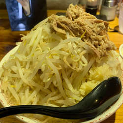 豚らーめん　大盛り　野菜マシマシ