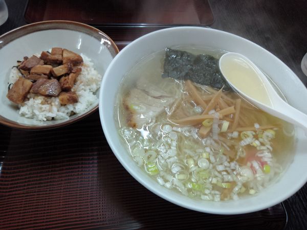 「塩ラーメン+ミニチャーシュー丼650円」@かっちゃんラーメンの写真