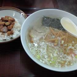 塩ラーメン+ミニチャーシュー丼６５０円