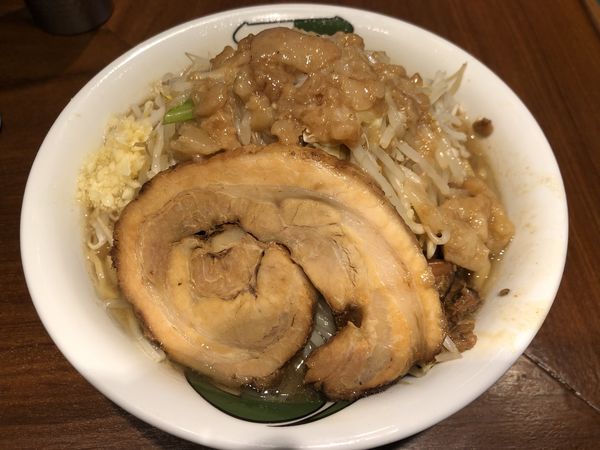 「雷そば・中・ヤサイ・ニンニク少な目（1000円）」@ラーメン 雷 東京本丸店の写真