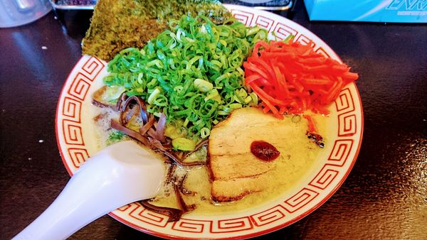 「ねぎラーメン(バリカタ)+替玉」@博多ラーメン 替玉食堂 中央店の写真