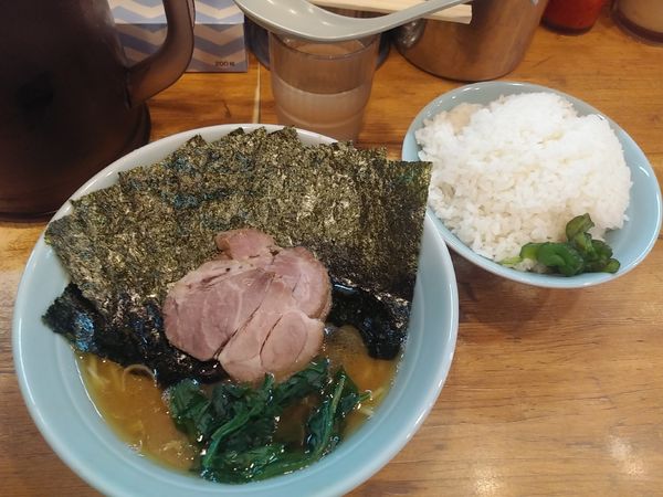 「ラーメン並　のり増し」@横浜ラーメン 武蔵家 稲田堤店の写真