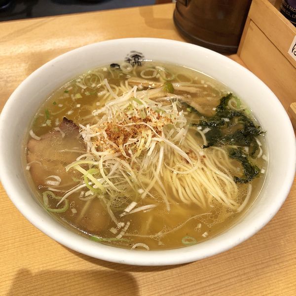 「塩らーめん ￥８３０」@塩専門 ひるがお 東京駅店の写真