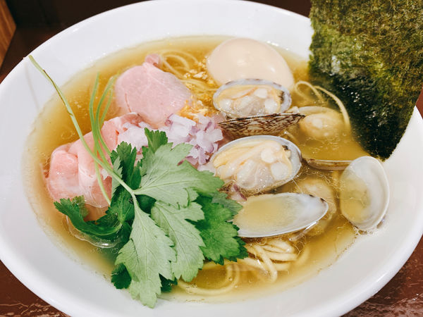 「上中華海塩　アゴ煮干しver」@中華そば うお青の写真