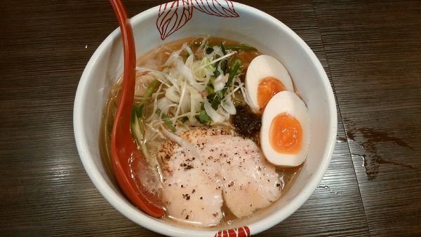 「冷たいしおらーめん¥880+味玉¥100+ハイボール」@麺処 あす花の写真