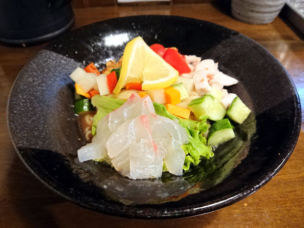 「鮮魚のカルパッチョと夏野菜の冷製和え麺」@CLAM＆BONITO貝節麺RAIKの写真