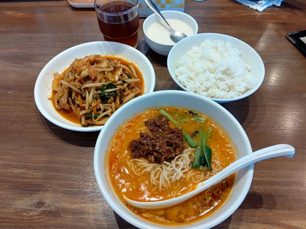 「陳麻家定食(半担々麺＋豚キムチ)950円→600円」@陳麻家 高崎駅西口店の写真