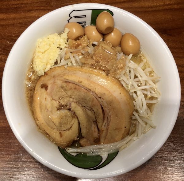 「雷そば（ミニ）ニンニクヤサイチョイマシ＋うずら」@ラーメン 雷 東京本丸店の写真