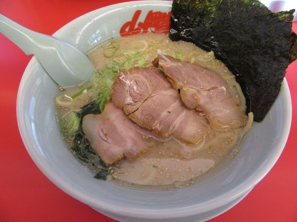 「塩ラーメン（６７０円）」@ラーメン山岡家 谷田部店の写真