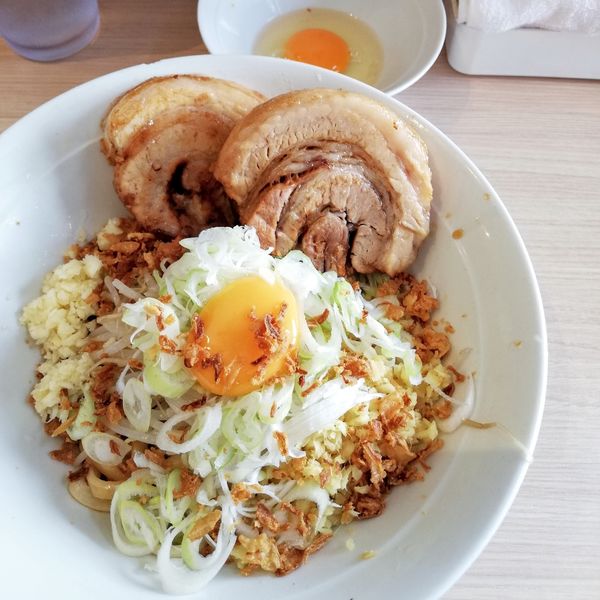 「ラーメン汁なし､豚､生姜､ねぎ､生卵」@麺屋 味方の写真