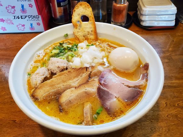 「鶏そば塩(830円) + 特製トッピング(300円)」@はりけんラーメンの写真