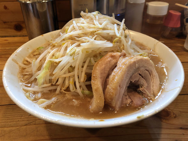「大ラーメン　900」@ラーメン神豚 関東学院前店の写真