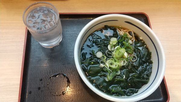 「わかめそば390円」@吉そば 中目黒店の写真