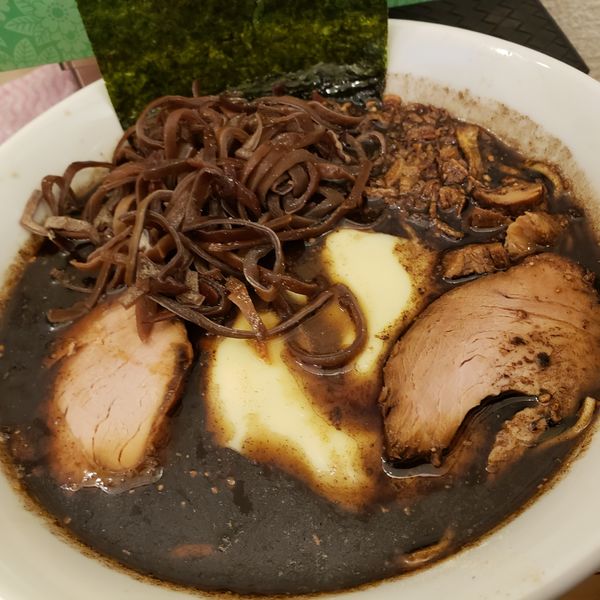 「黒ラーメン」@らーめん梅吉の写真