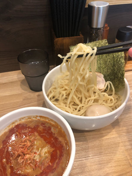 「特製濃厚ニボつけ麺＋海老辛」@麺屋 琥珀の写真