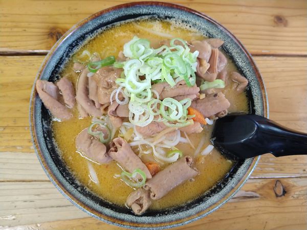 「もつ煮込ラーメン」@ラーメン焼肉 笑吉の写真