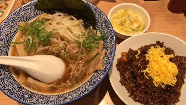 「醤油ラーメン　えびめしセット」@ラーメン西本の写真