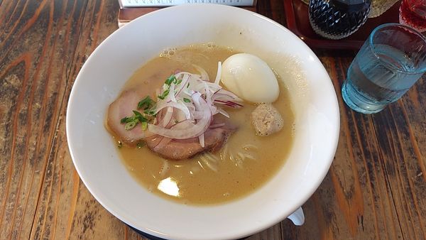 「鶏そば塩+味玉子 メンマ抜き」@らーめん 二代目吉田商店の写真