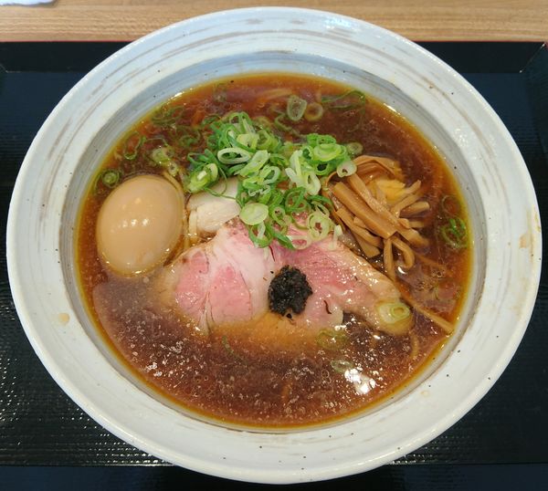 「味玉 鶏そば 黒」@境逸品 鶏そば 山田屋の写真