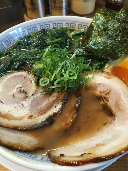 「濃厚中華そば大盛＋チャーシュー＋ほうれん草＋刻みチャーシューねぎ」@中華そば もり川の写真