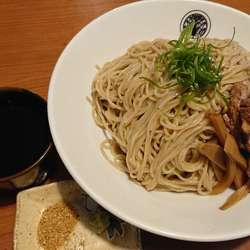 冷やし鴨出汁ざるラーメン大盛950円