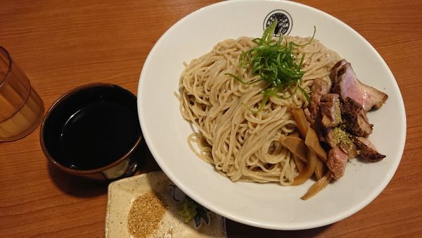 「冷やし鴨出汁ざるラーメン大盛950円」@らぁ麺とうひちの写真