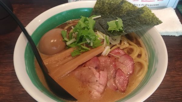 「特ラーメン」@自家製麺 麺屋 利八の写真