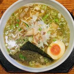 醤油らぁ麺(750¥)