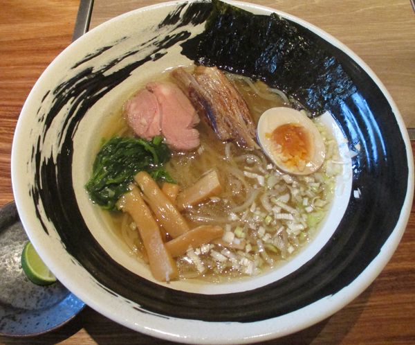 「特製らむらぁ～麺　980円」@ラム骨らぁ～麺専門店 らむね屋 新宿三丁目店の写真
