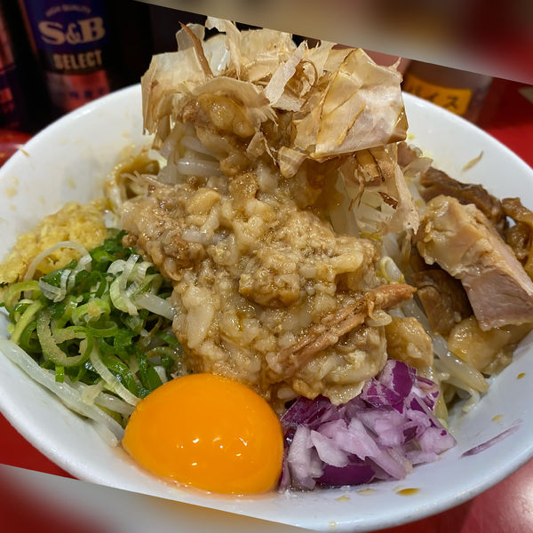 「冷やしまぜそば 880円 麺300g アブラ・ショウガ」@用心棒 市ヶ谷飯田橋の写真