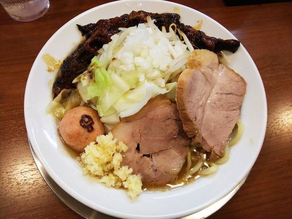 「ラーメン（アブラ多め）＋パイカ　850＋250円」@ウチデノコヅチの写真