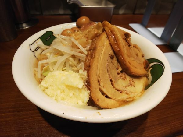 「雷そば(野菜ちょいマシ・ニンニク)」@ラーメン 雷 東京本丸店の写真