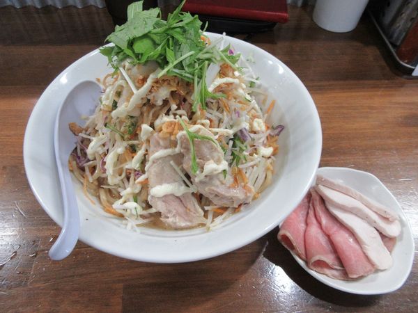 「限定　二郎風冷やし中華（９００円）＋チャーシュー２００円」@三代目 むじゃきの写真