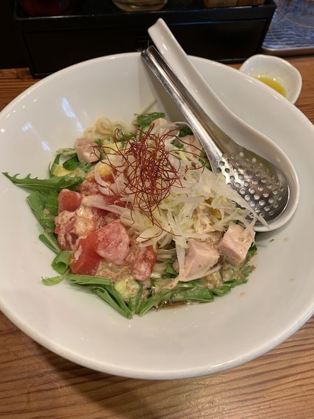 「【8月限定】彩鶏ゴマ冷やし麺〜花椒油かけ〜990円」@らぁ麺屋 つなぎの写真