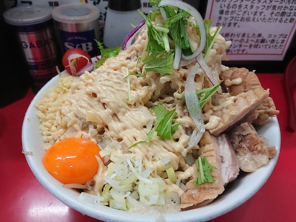 「冷やしまぜそば  中、 豚、ダブルチーズ」@用心棒 本号の写真