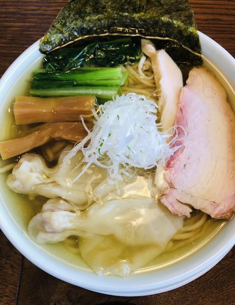 「塩煮干しワンタン麺　930円」@青森中華そば オールウェイズの写真