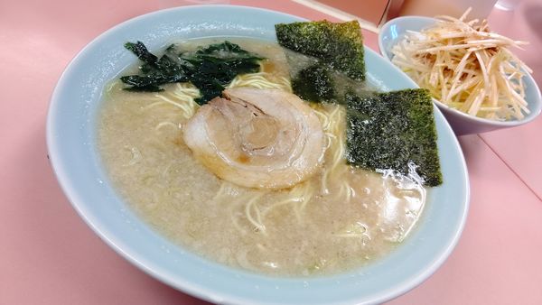 「ラーメンデー1,1(６００円)」@ラーメンショップ椿 新奥多摩街道店の写真