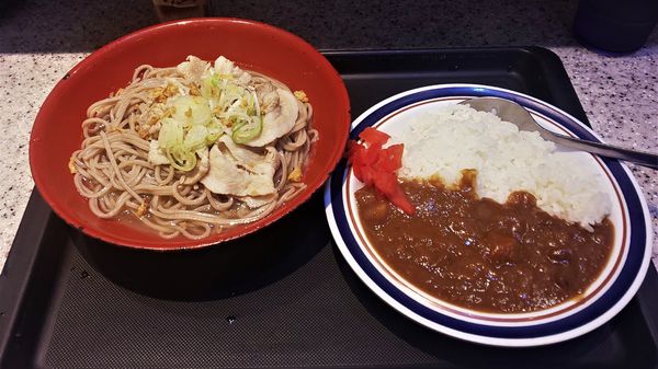 「冷し肉骨茶そば+ミニカレー」@名代 富士そば 昭和通り店の写真