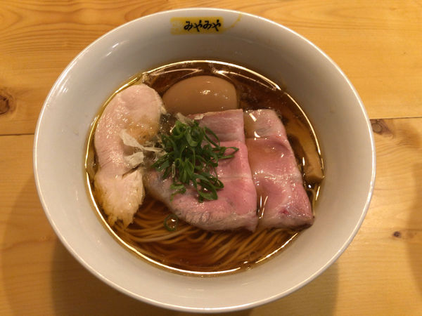 「味玉醤油鶏そば + レア豚丼」@鶏びあんSobaみやみやの写真