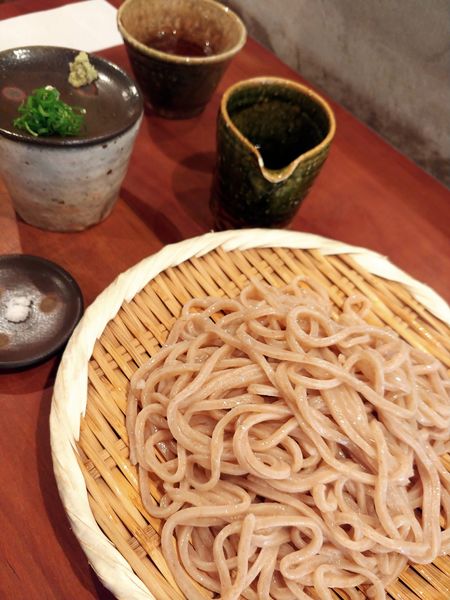 「自家製粉粗挽きざるうどん」@自家製粉石臼挽きうどん 青空blue 本店の写真
